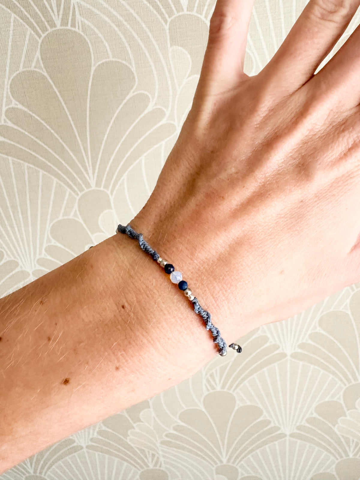 Setje opaal en lapis lazuli oorbellen en armband