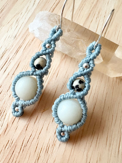 Handgemaakte macramé oorbellen - amazoniet & dalmatiër  jaspis