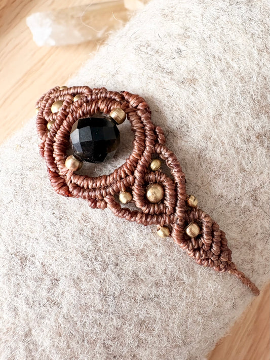Handgemaakte macramé armband met gouden obsidiaan - bruin
