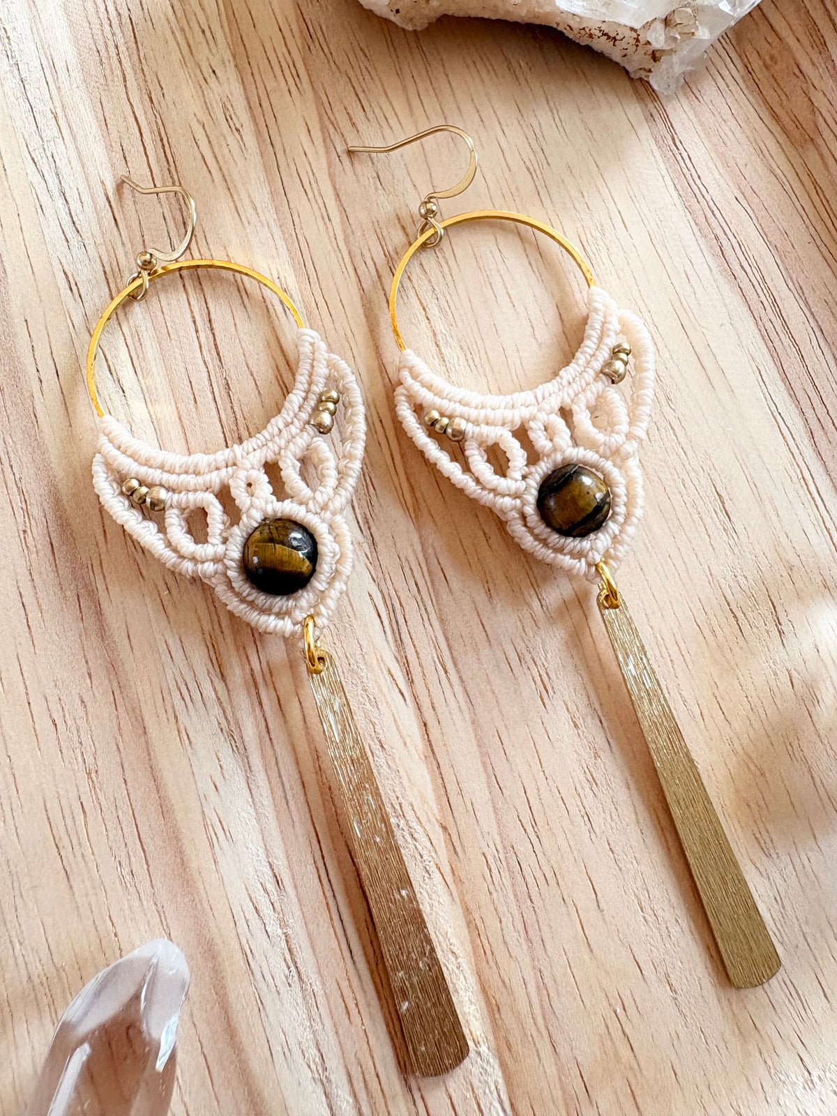 Tijgeroog macramé oorbellen