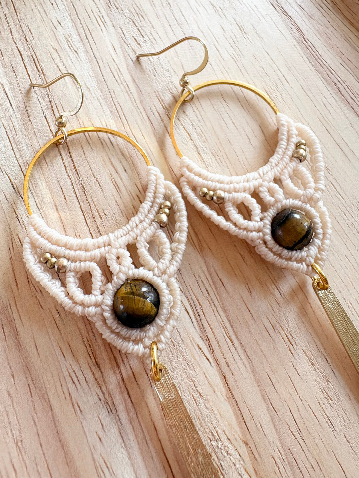 Tijgeroog macramé oorbellen